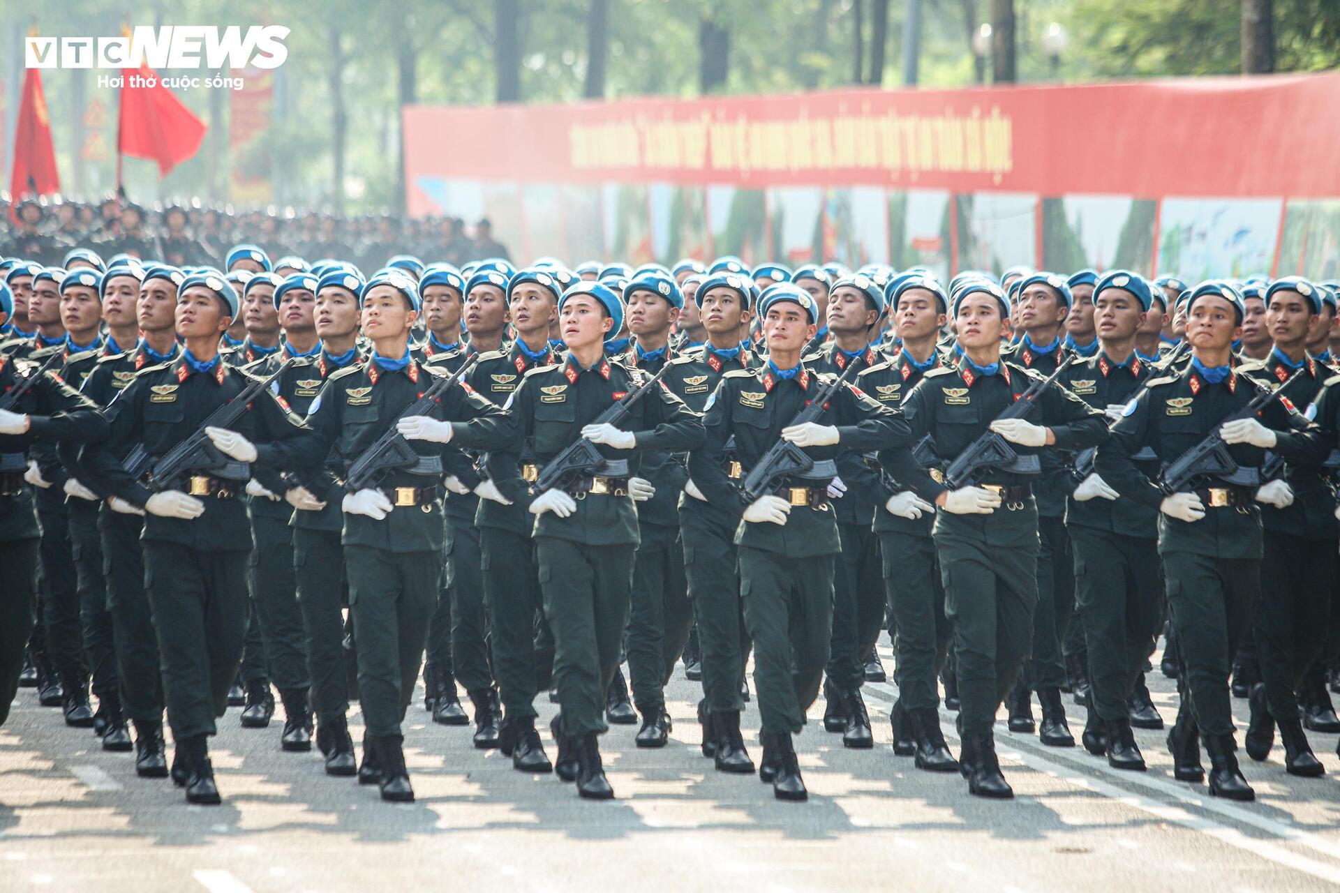 Gương mặt rám nắng, đẫm mồ hôi trên thao trường nắng lửa mừng đại lễ - 12