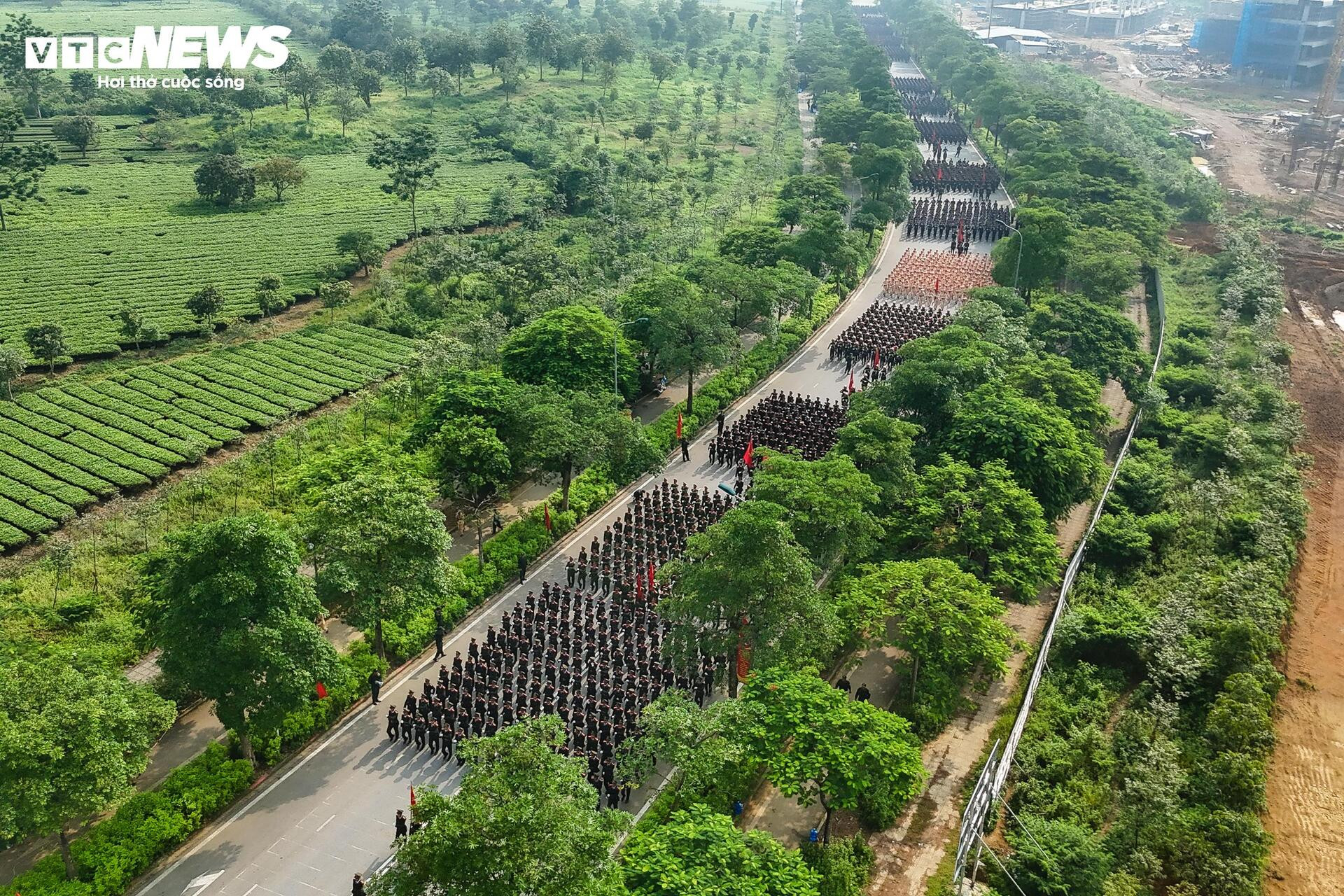 Gương mặt rám nắng, đẫm mồ hôi trên thao trường nắng lửa mừng đại lễ - 2