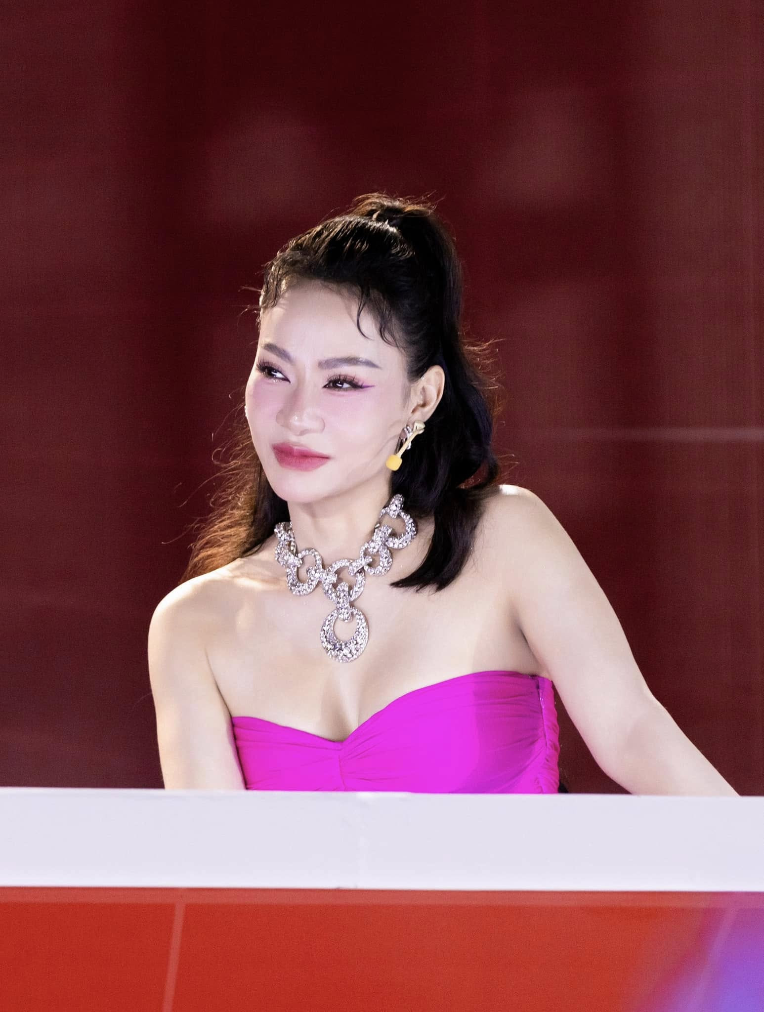 Lấy chồng Tây đại gia, nữ ca sĩ Việt tuổi 48 ngày càng sống kín tiếng- Ảnh 5.