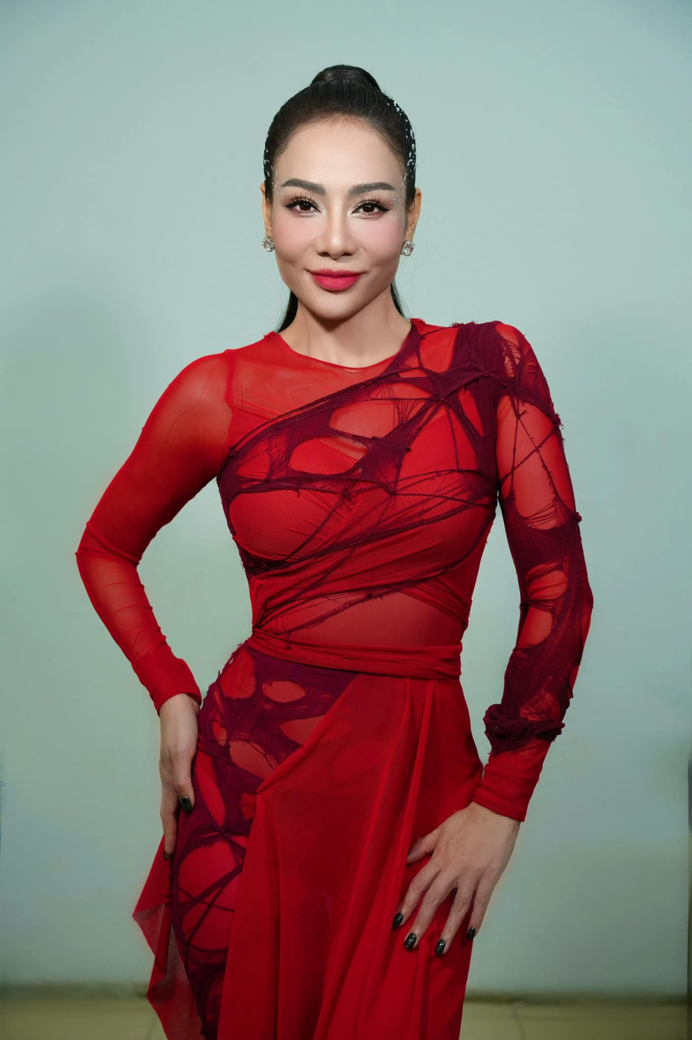 Lấy chồng Tây đại gia, nữ ca sĩ Việt tuổi 48 ngày càng sống kín tiếng- Ảnh 4.