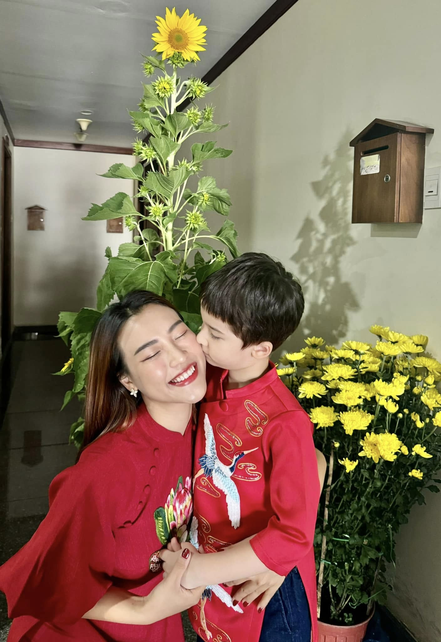 Bỏ sự nghiệp vì tình yêu, Á hậu vẫn nhận kết cục buồn: Ly hôn chồng Tây đầy bí ẩn- Ảnh 9.