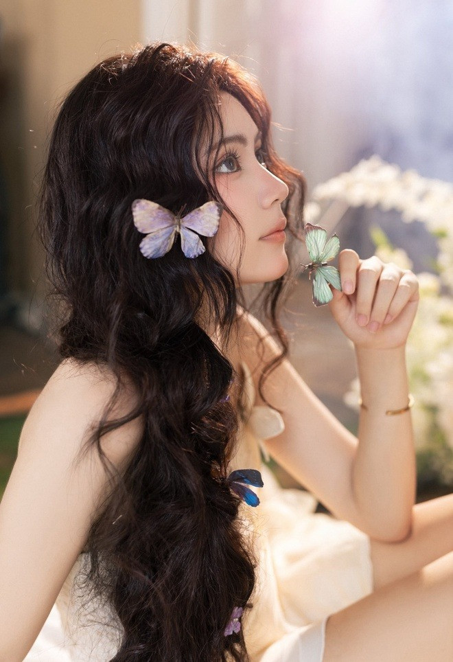 Con gái MC Quyền Linh bị soi nhan sắc khác lạ trong bộ ảnh đón tuổi 17