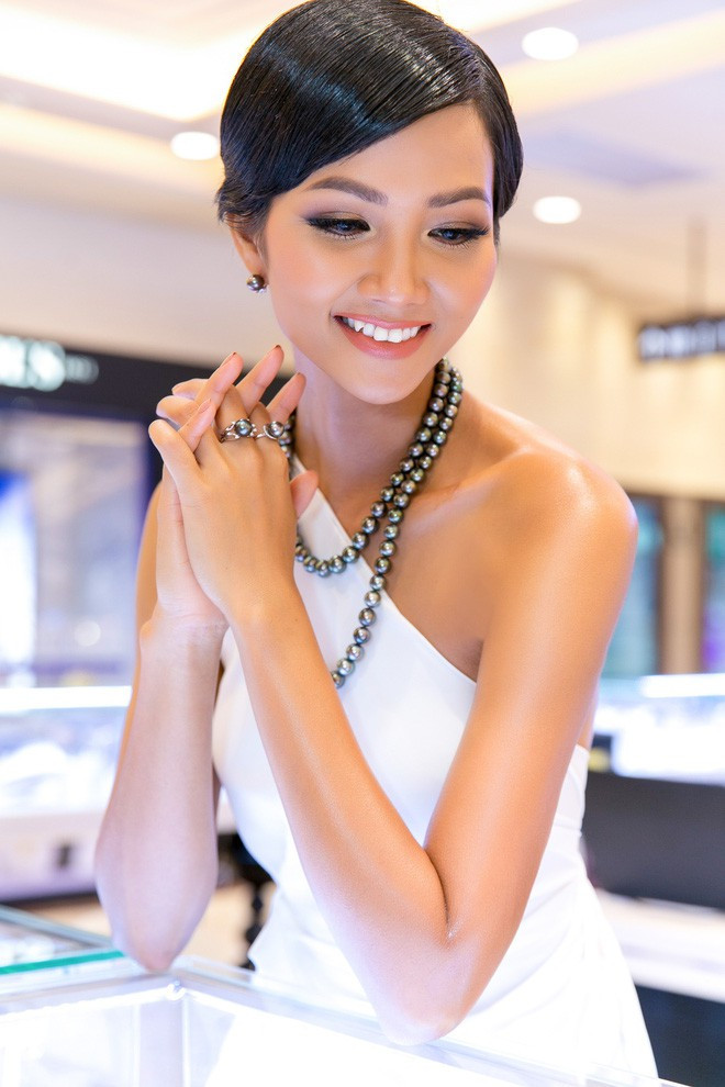 Chỉ trung thành với tóc tém nhưng HH HHen Niê vẫn biến tấu đủ kiểu thú vị, tuy nhiên cũng có lần thất bại - Ảnh 8.