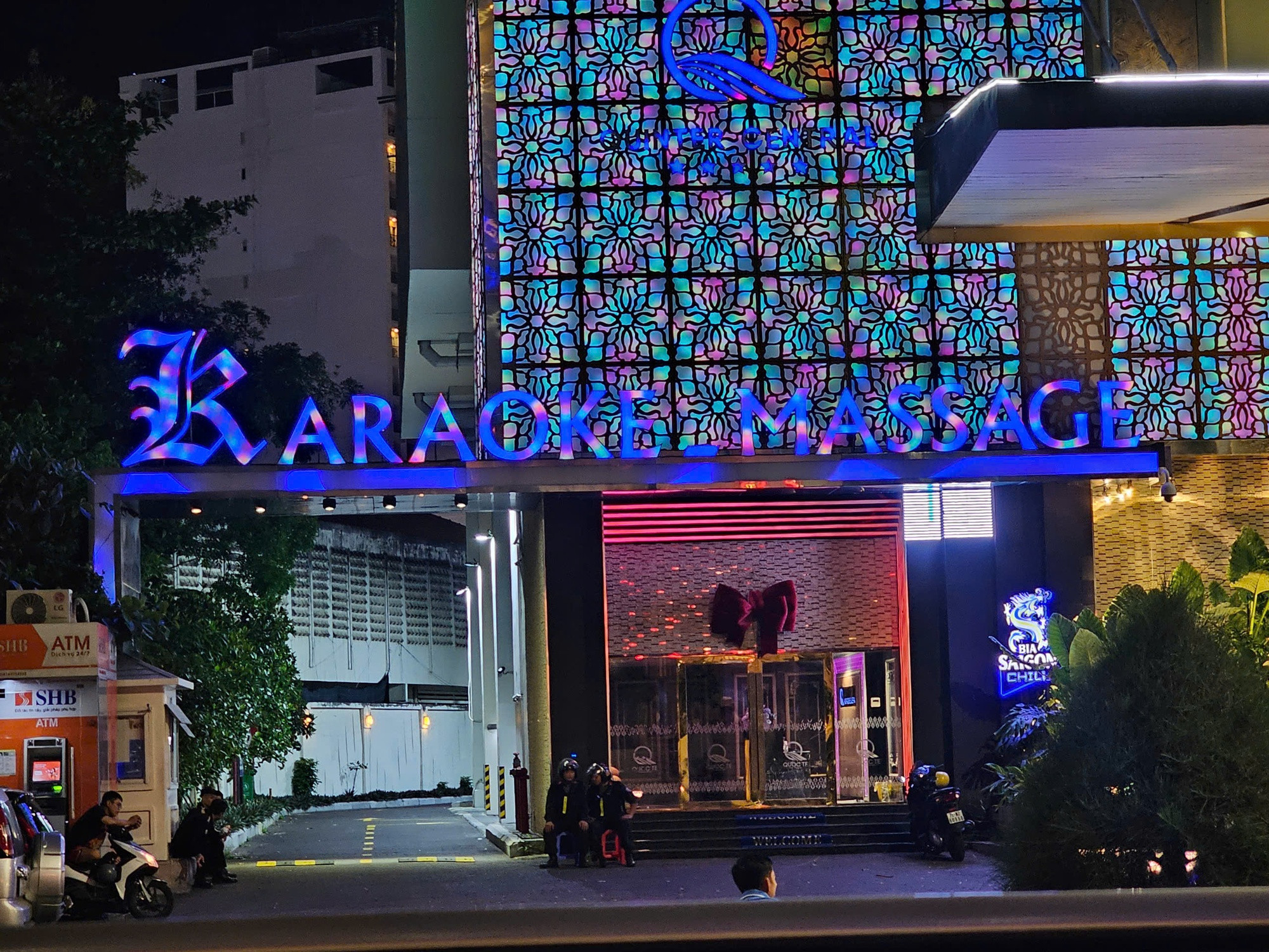 Nhiều cảnh sát phong tỏa khách sạn Quinter Nha Trang- Ảnh 2.