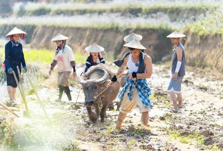 Rũ bỏ hình ảnh tiểu thư, ái nữ nhà đại gia thủy sản: