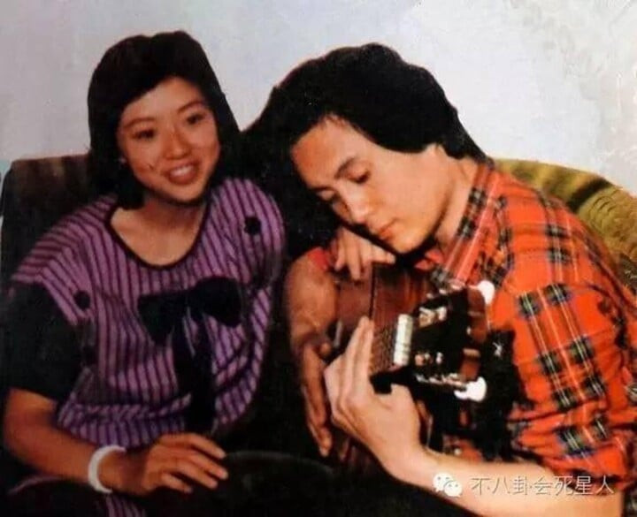 Vương Bá Chiêu và người vợ đầu tiên.