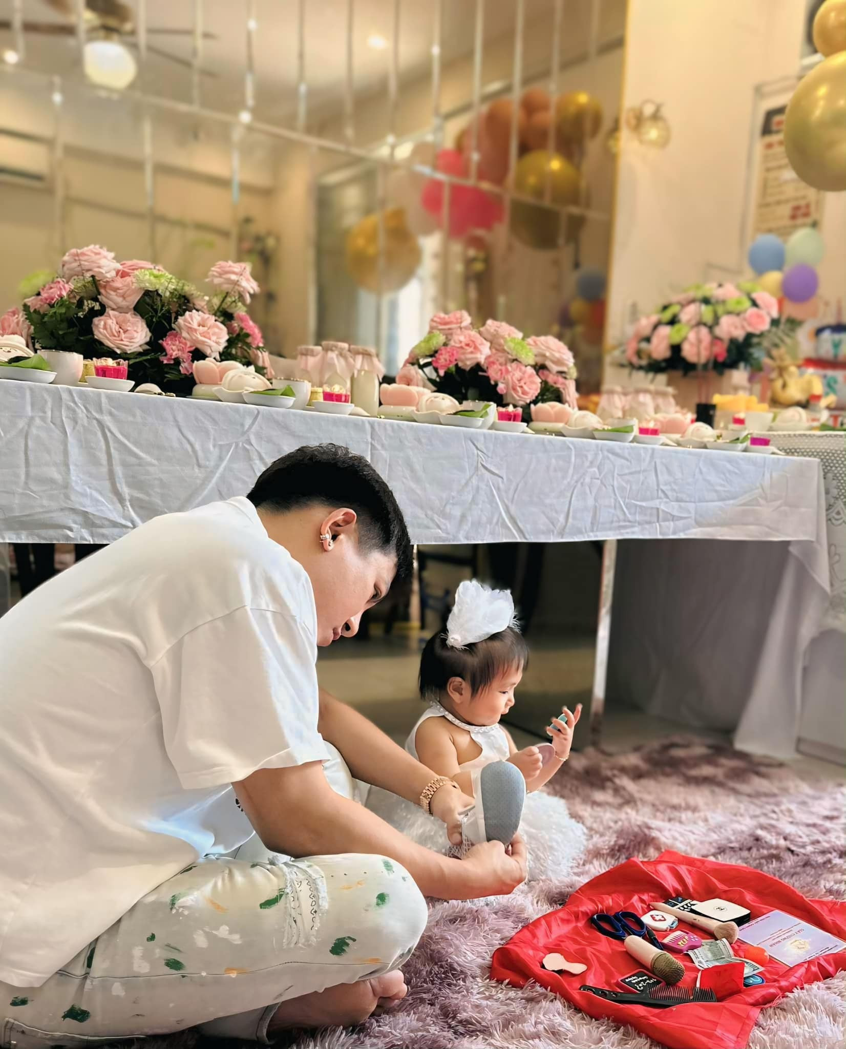 Thanh Trúc làm lễ thôi nôi cho con liên tục khoe ảnh chồng sau khi công khai