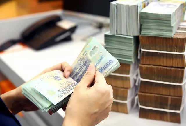 Xuất hiện ngân hàng lãi suất cao tới 7,7%: Gửi 500 triệu đồng 12 tháng nhận bao nhiêu tiền lãi?- Ảnh 2.