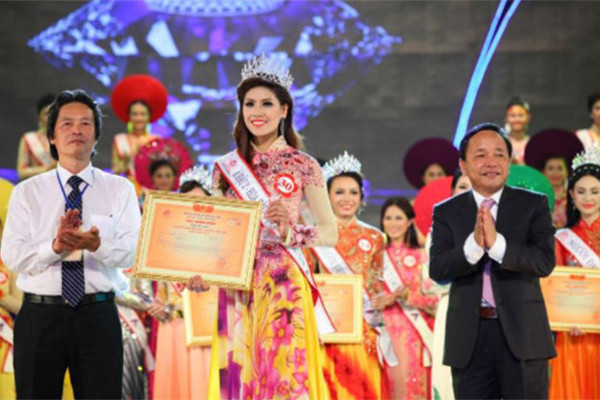 Á hậu tuổi Ngọ sau 12 năm đăng quang: 4h30 dạy học tiếng Anh, tự nhận được gia đình nuôi ăn ngày 3 bữa- Ảnh 2.