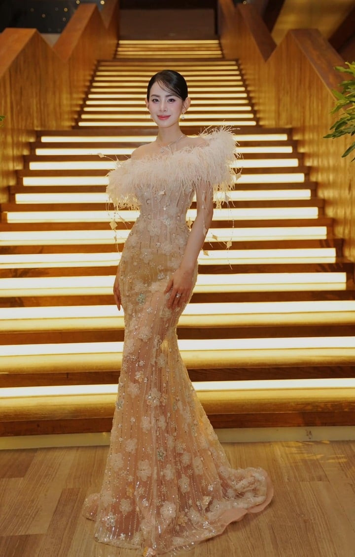 Sau chương trình, cô cũng là một trong những chân dài tiềm năng của giới người mẫu Việt, thường tham gia biểu diễn ở các chương trình lớn nhỏ.