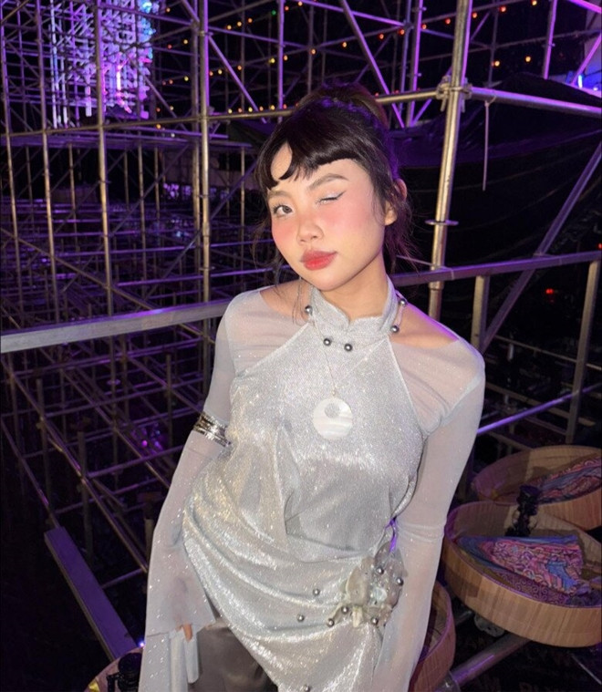 Không cần hàng hiệu Phương Mỹ Chi vẫn ghi điểm thời trang