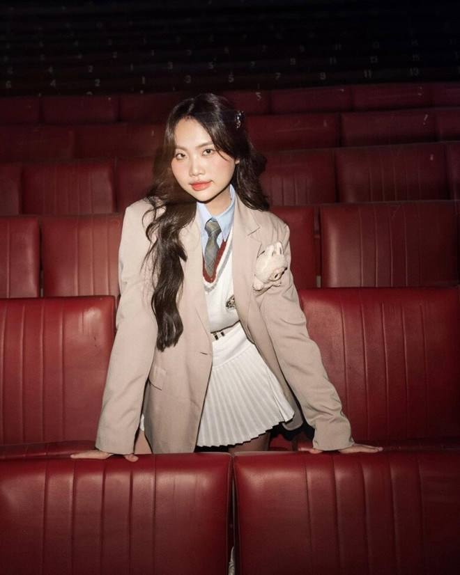 Không cần hàng hiệu Phương Mỹ Chi vẫn ghi điểm thời trang