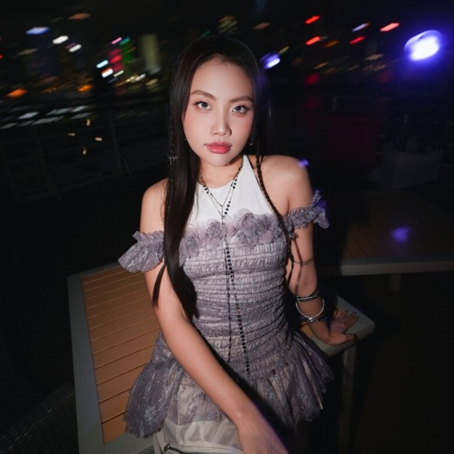 Không cần hàng hiệu Phương Mỹ Chi vẫn ghi điểm thời trang