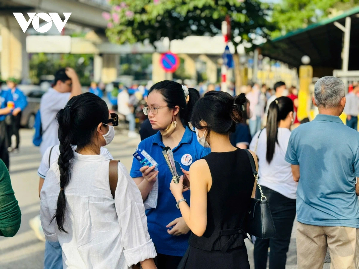 tuyen sinh lop 10 o ha noi truong top tren vuot dinh , truong vung ven cham day hinh anh 2