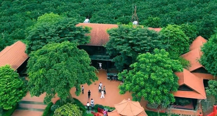 Khu biệt phủ trong trang trại rộng 34 hecta của Vi