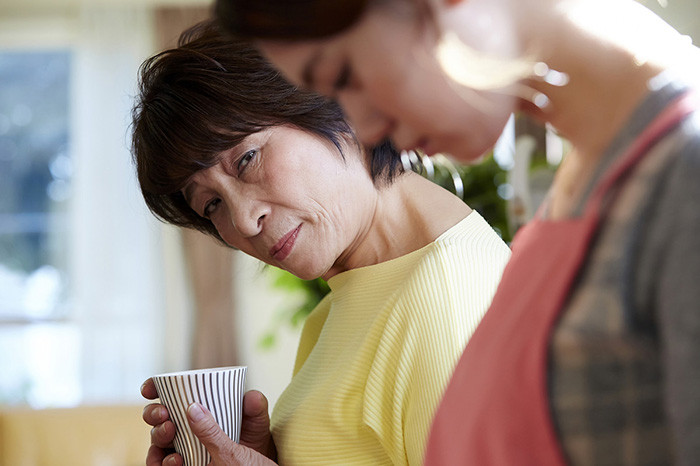 Chồng đi làm ăn xa, tôi khổ sở nuôi 2 con trong quan niệm 'quái lạ' của mẹ chồng - Ảnh 2.