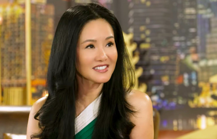 Diva Hồng Nhung trong chương trình The Khang show.