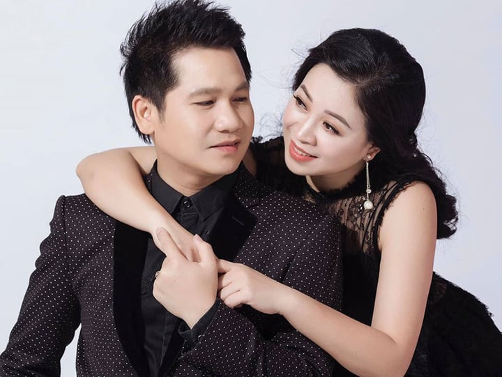Ca sĩ Trọng Tấn và bà xã Thanh Hoa.