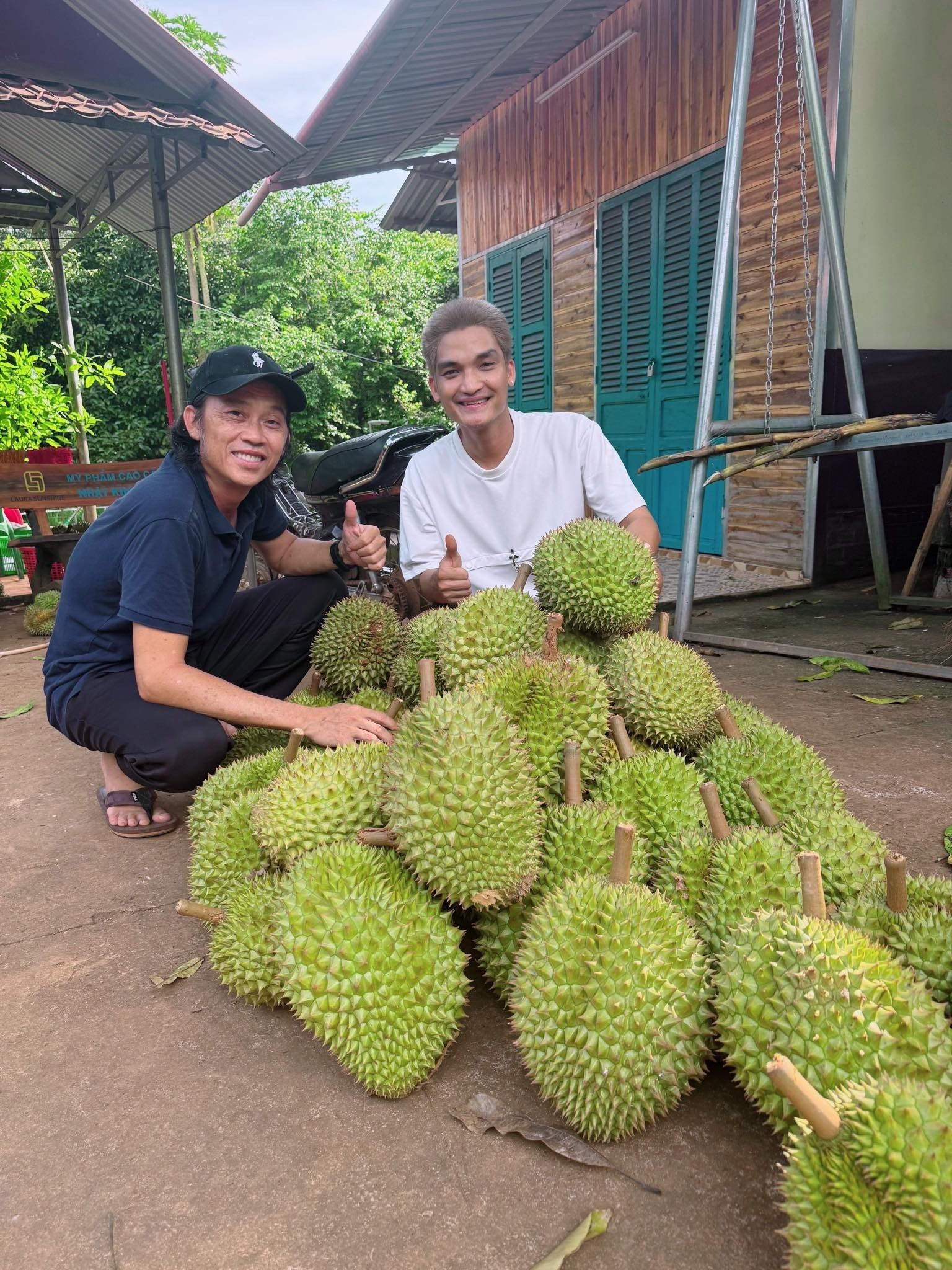Mắt chữ O mồm chữ A trước cơ ngơi khủng của Hoài Linh tại Mỹ