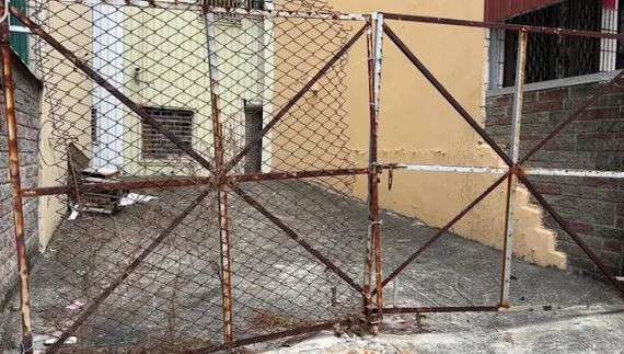 Cụ bà 80 tuổi bị nhóm thanh niên vây đánh, lý do gây phẫn nộ- Ảnh 2.