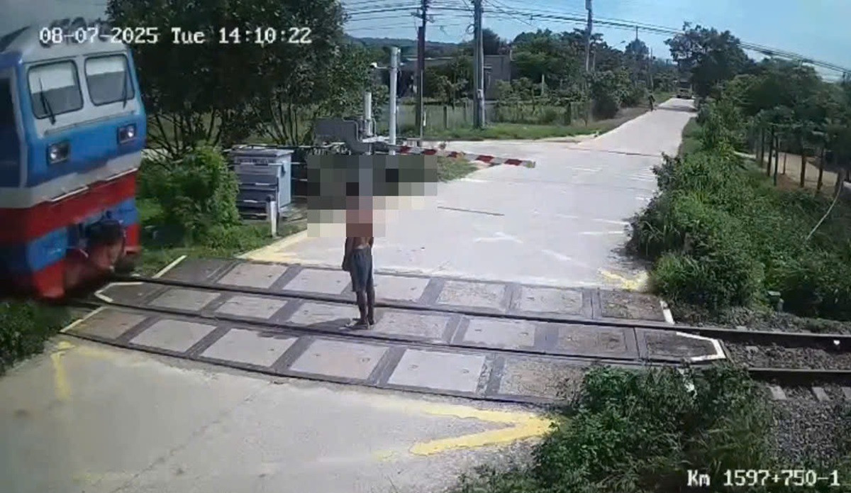 Đứng giữa đường ray, người đàn ông ở Lâm Đồng bị tàu hỏa tông tử vong.jpg
