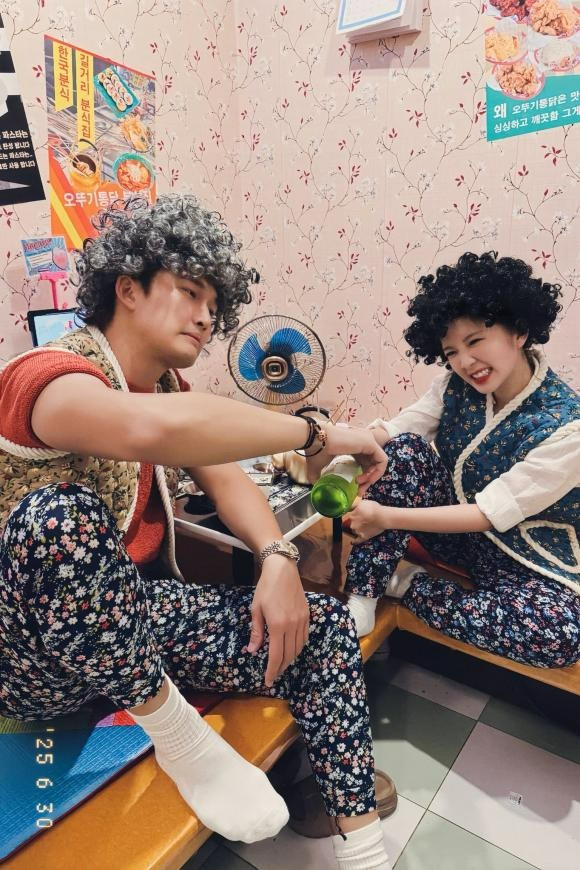 Rò rỉ clip chụp ảnh cưới cực ngọt của Đình Tú và bà xã Ngọc