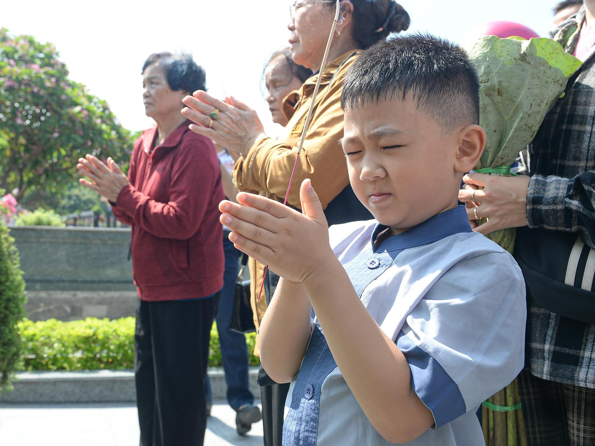 Xúc động dòng người viếng mộ cố Tổng Bí thư Nguyễn Phú Trọng - 10