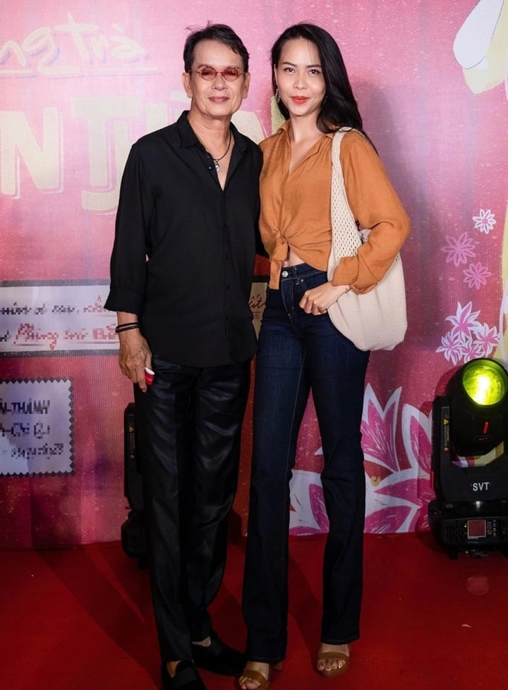 Nhạc sĩ Đức Huy bên bà xã kém 44 tuổi.