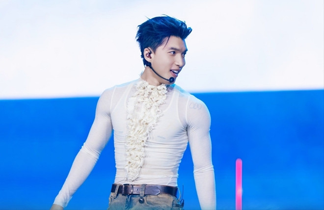 HIEUTHUHAI và những lần diện trang phục phi giới tính gây chú ý