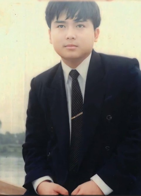 Loạt ảnh hiếm thời trẻ của ông Hoàng Nam Tiến