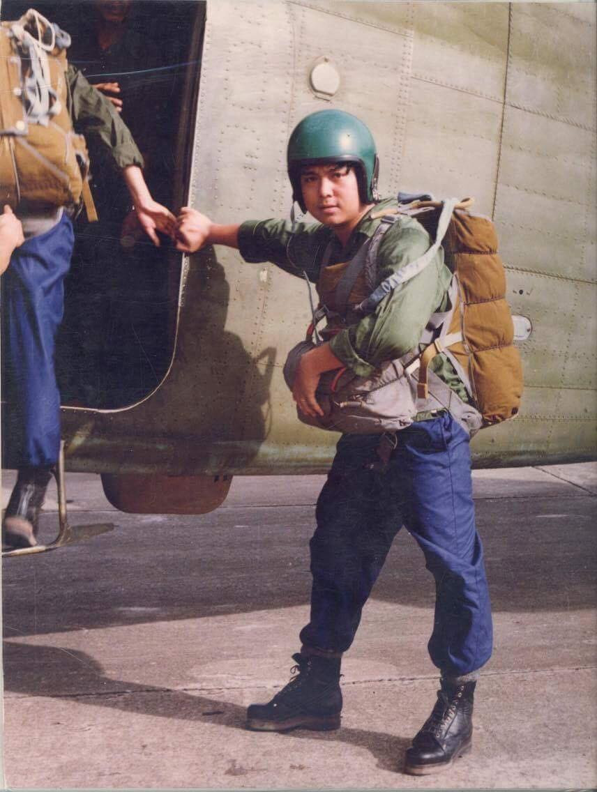 Loạt ảnh hiếm thời trẻ của ông Hoàng Nam Tiến