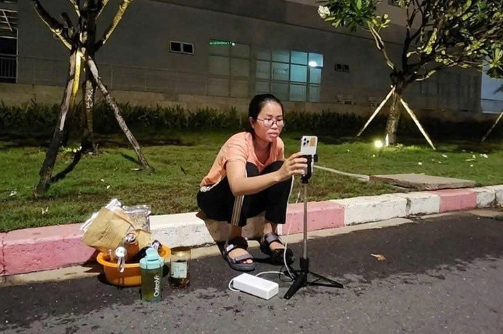 Mẹ Bắp mở lại Facebook có động thái gây tranh cãi sau 3 tháng con trai qua đời