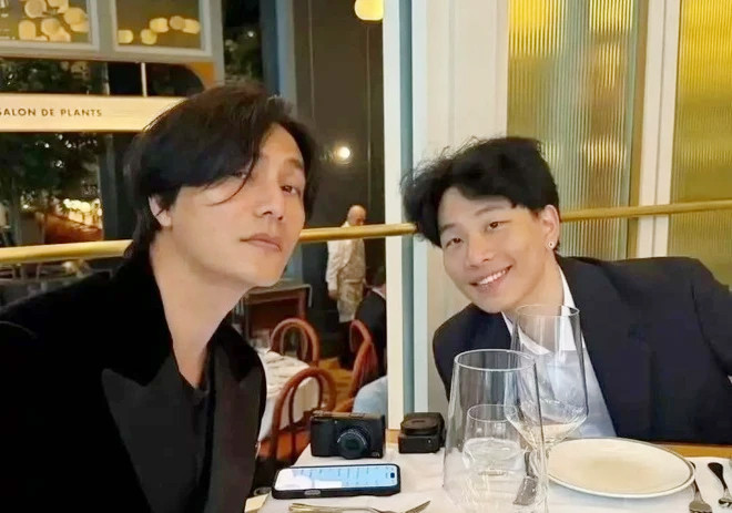 Nam thần màn ảnh gây choáng với diện mạo khác lạ - Ảnh 3.