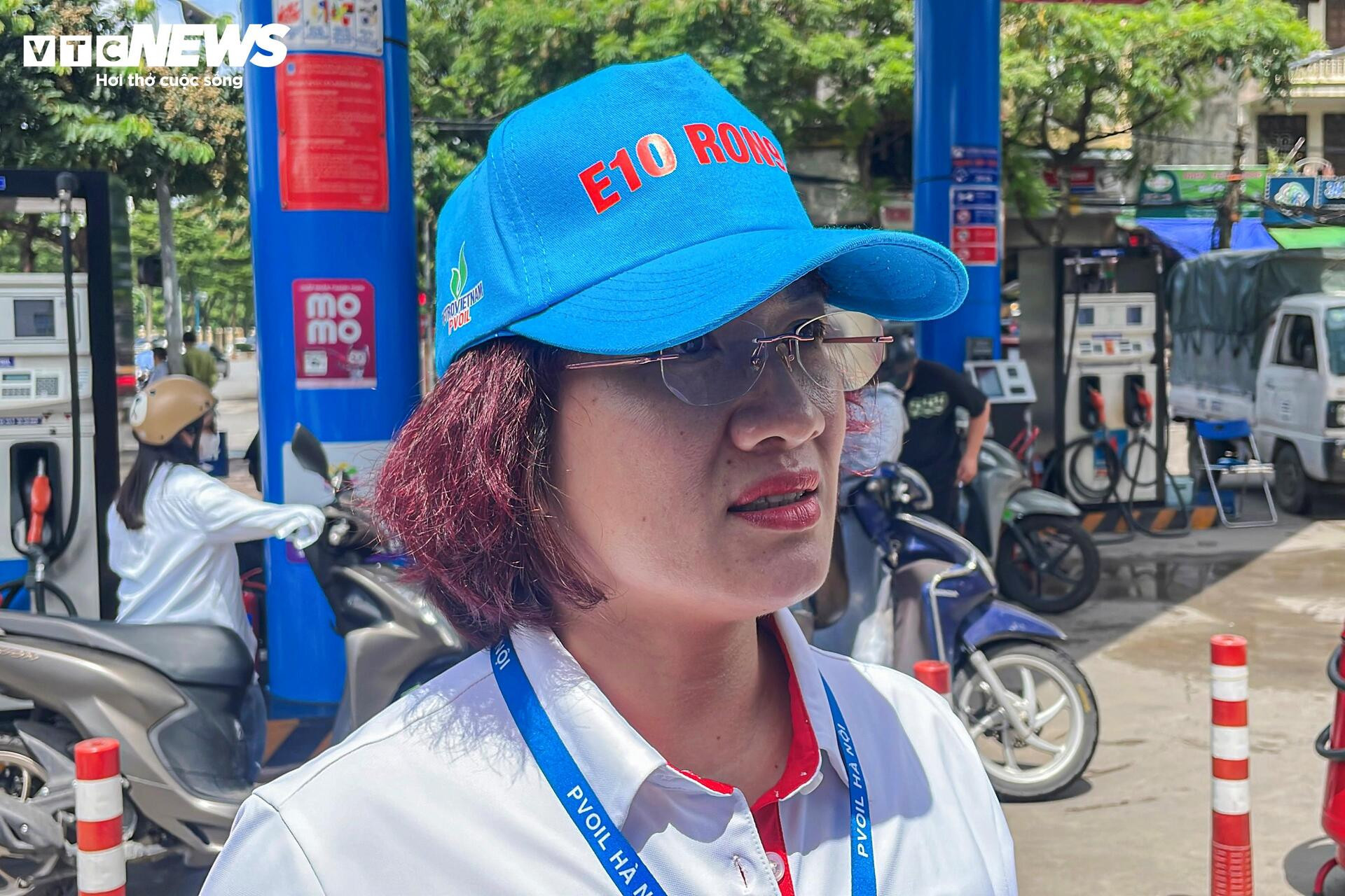 Ngày đầu bán xăng E10 tại Hà Nội: Khách hàng sẵn sàng mua để bảo vệ môi trường - 11