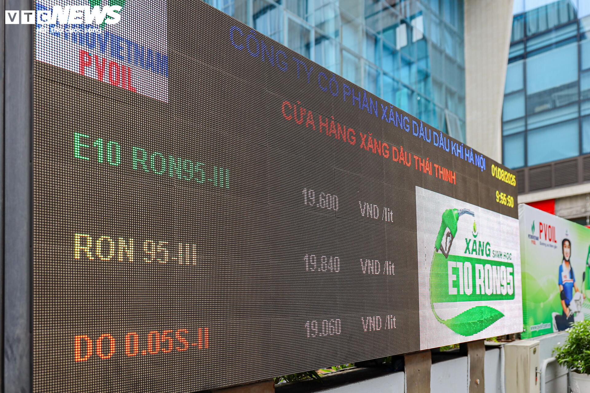 Ngày đầu bán xăng E10 tại Hà Nội: Khách hàng sẵn sàng mua để bảo vệ môi trường - 5