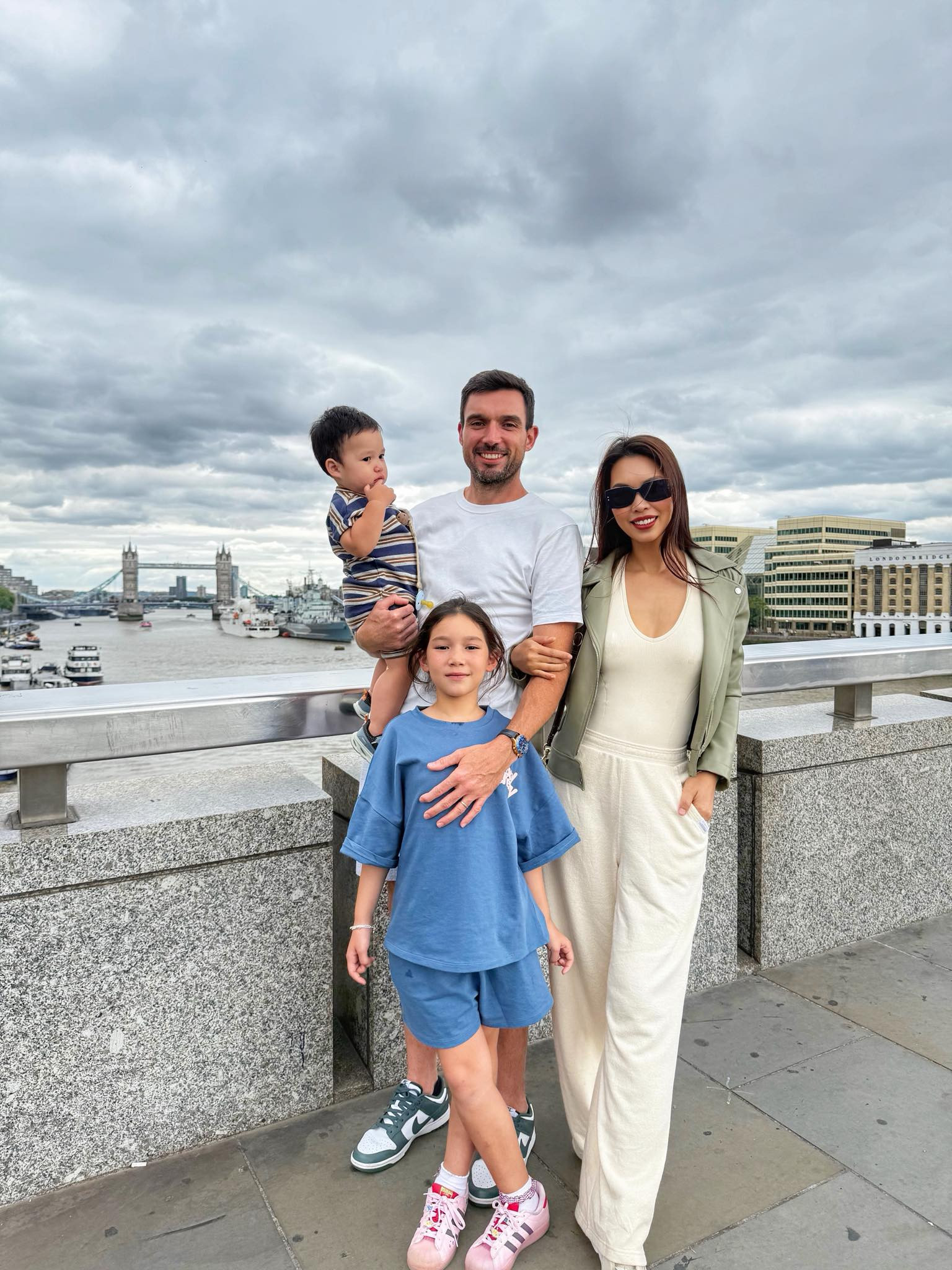 Siêu mẫu Hà Anh hé lộ cuộc sống 9 năm với chồng Tây và 2 con, nhắn nhủ xúc động về cuộc đời- Ảnh 2.