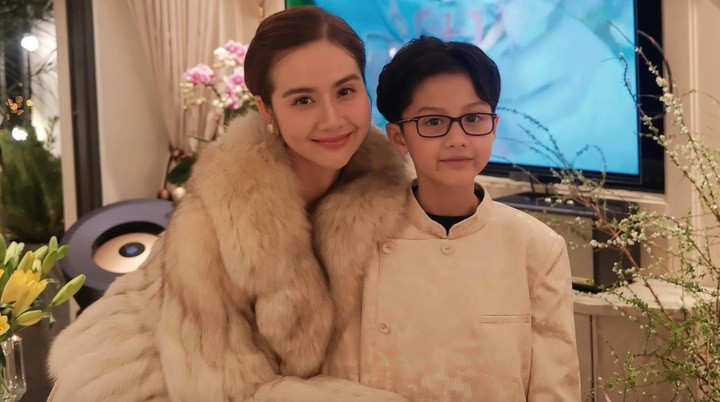 Huyền Lizzie làm mẹ đơn thân.