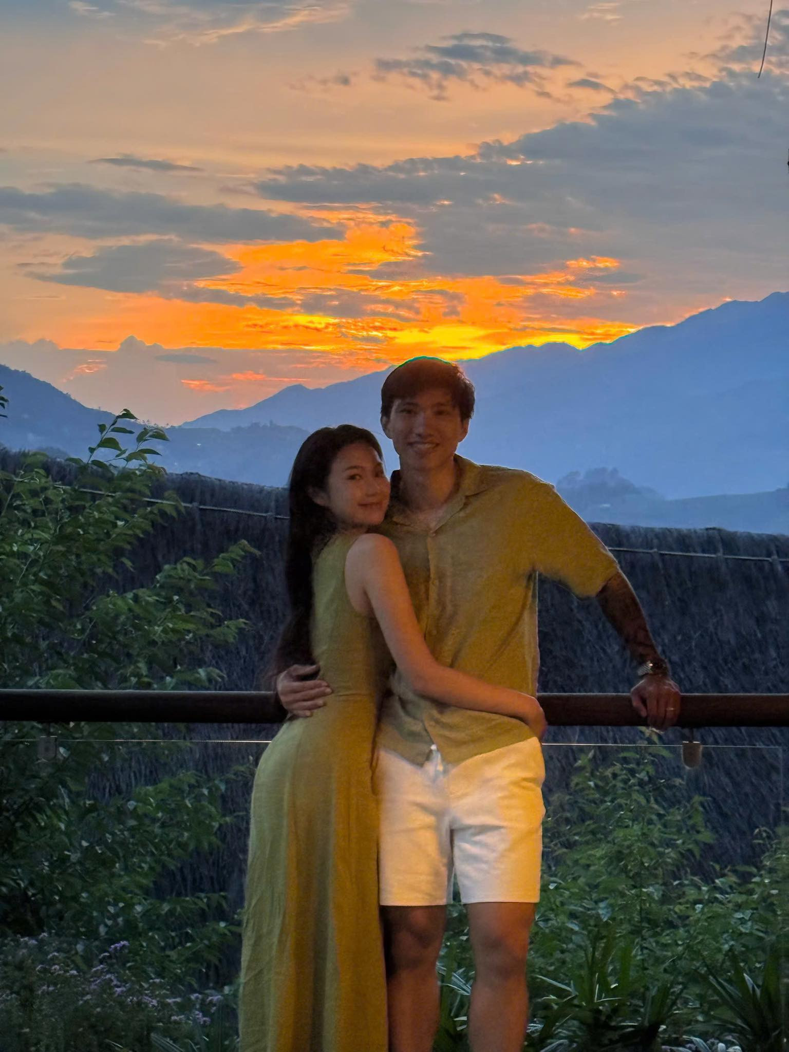 Vợ Đoàn Văn Hậu khiến fan 'tròn mắt' với bikini đỏ cut out táo bạo- Ảnh 6.