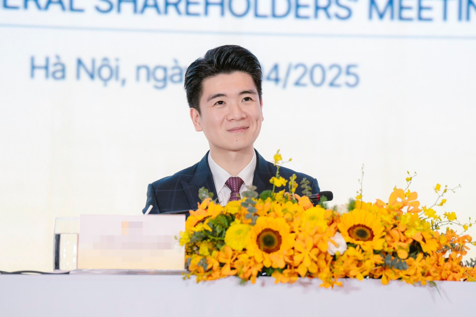 Anh chồng Đỗ Mỹ Linh khoe ảnh bên các con để lộ tài sản khủng của gia đình