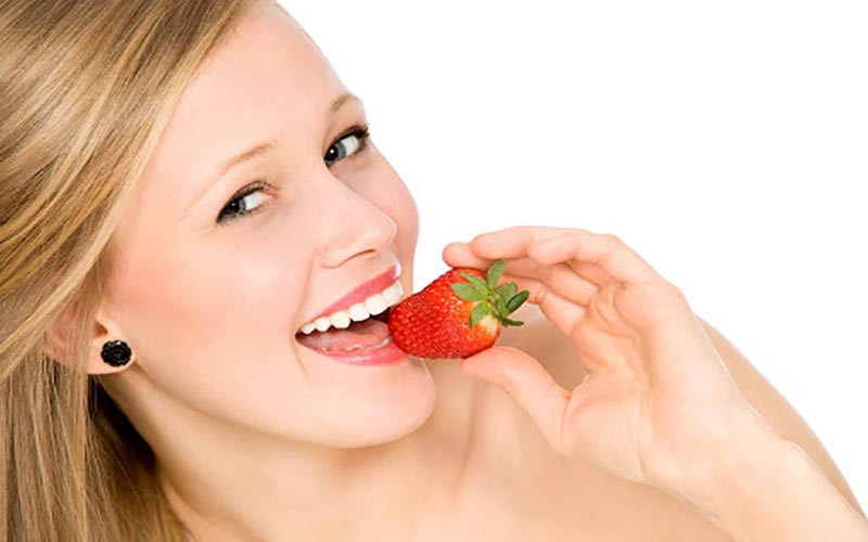 Cách làm trắng răng tại nhà đơn giản không tốn tiền, mà lại có hàm răng trắng sáng tựa diễn viên- Ảnh 2.