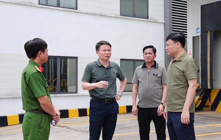 Thiếu tướng Nguyễn Minh Tuấn, Giám đốc Công an tỉnh Phú Thọ trực tiếp kiểm tra, chỉ đạo các đơn vị phá án. Bước đầu cơ quan xác định, toàn bộ nguyên liệu là thịt trâu, lợn đông lạnh nhập khẩu từ Ấn Độ, phần lớn không rõ nguồn gốc, không có hóa đơn chứng từ.