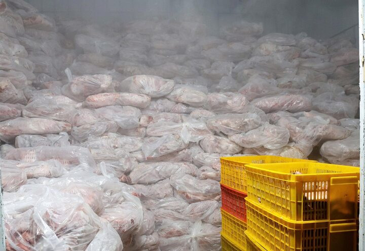 Từ năm 2020 đến nay, Hường sử dụng hơn 1.000 tấn thịt đông lạnh để sản xuất khoảng 400 tấn thịt sấy khô, thu về doanh thu ước tính hơn 100 tỷ đồng.