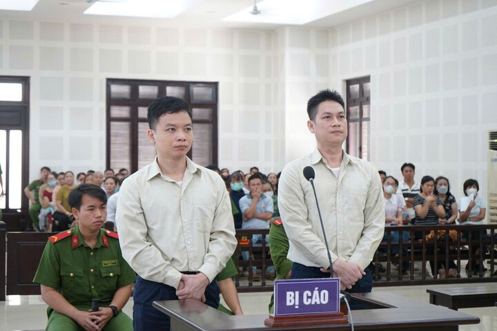 Hai bị cáo tại tòa. (Ảnh