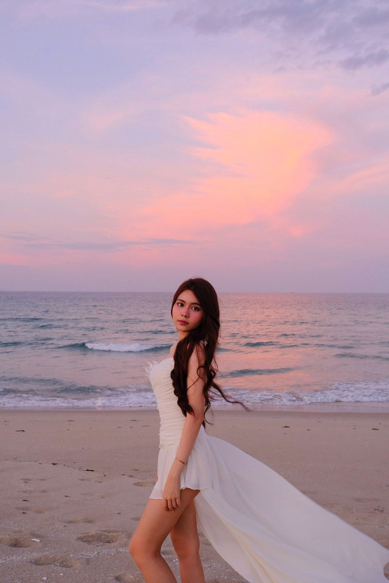 Con gái MC Quyền Linh lộ nhan sắc thật qua cam thường trên sân bóng rổ