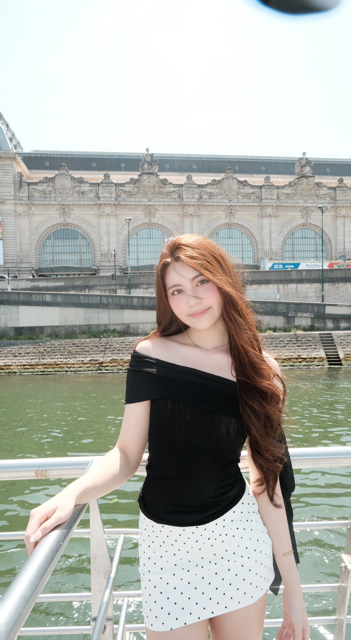 Con gái MC Quyền Linh lộ nhan sắc thật qua cam thường trên sân bóng rổ