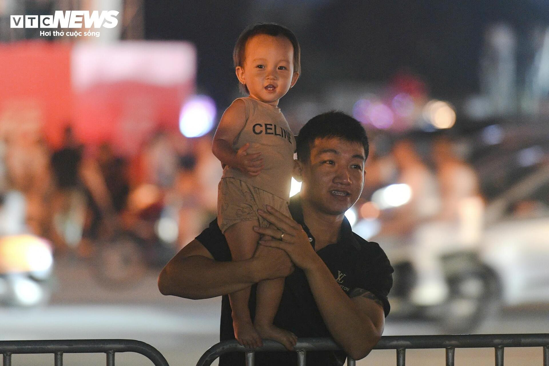 Khoảnh khắc pháo hoa huyền ảo khép lại đêm nhạc 'Tổ quốc trong tim' - 9