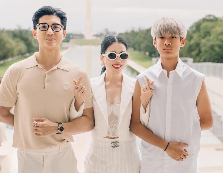 Lệ Quyên cập nhật trạng thái bên tình trẻ nhưng soi kỹ thấy chi tiết là lạ