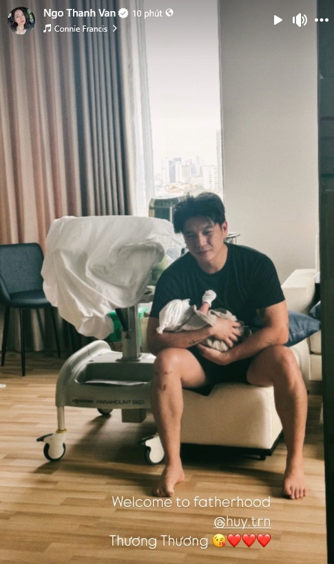 Ông xã Ngô Thanh Vân lộ diện sau 1 ngày lên chức già đi thấy rõ