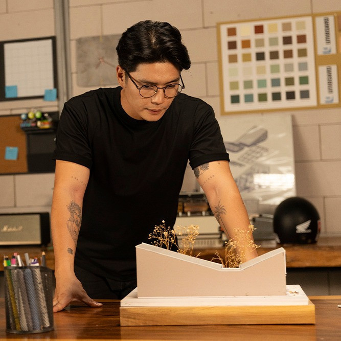 Ông xã Ngô Thanh Vân lộ diện sau 3 ngày lên chức già đi thấy rõ