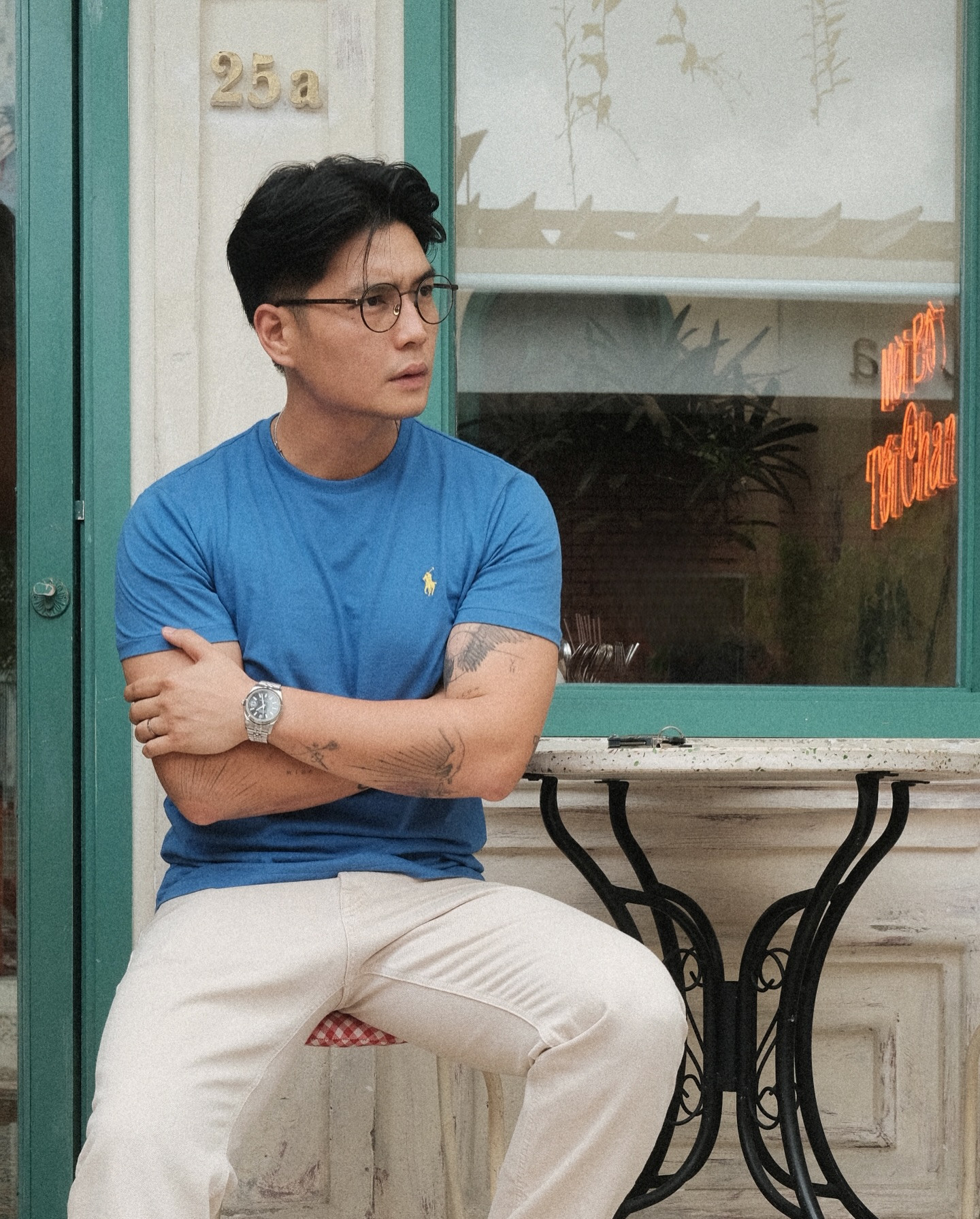 Ông xã Ngô Thanh Vân lộ diện sau 3 ngày lên chức già đi thấy rõ